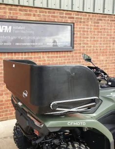 Caisse arrière universelle pour chien sur Quad antidérapante